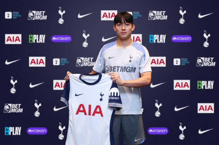 '선배' 손흥민, '후배' 양민혁 향한 뼈가 되는 조언 "EPL 쉽지 않…