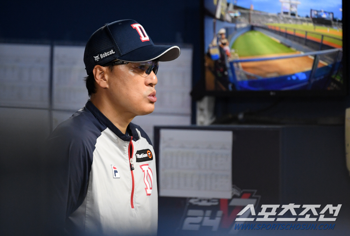 광복절 잠실 하늘에 '일장기' 사라졌다…태극기+우승기만 '펄럭' [잠실스…