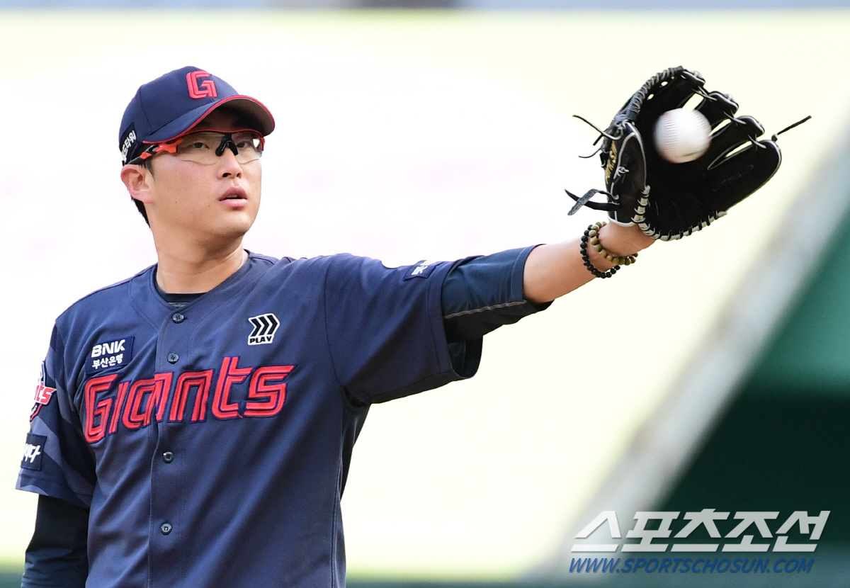 부임 첫해 생일맞이 선물은? 사령탑의 애타는 속내 "박세웅이 잘 던져야할…