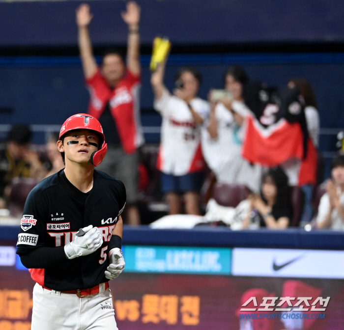 "당연히!" 김도영 30-30 달성구 쾌척한 KIA팬, 더 큰 선물 받았…