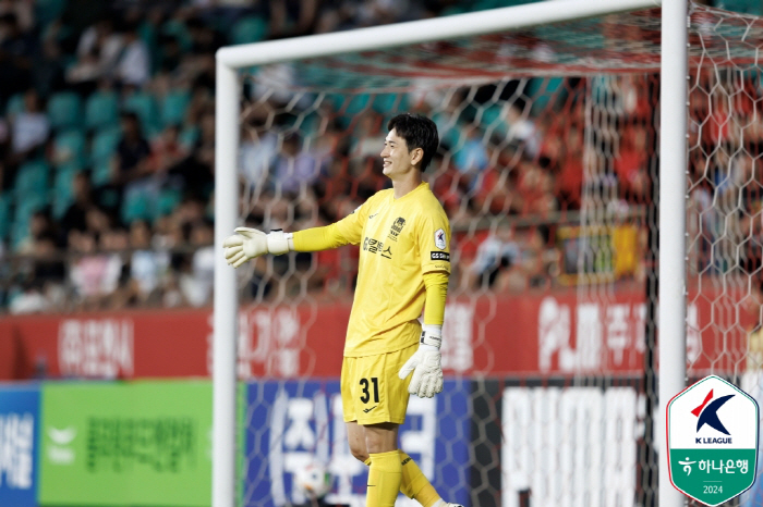 강현무, 홍명보 감독 앞에서 슈퍼세이브 펑펑! 서울, 제주 1-0 잡고 …