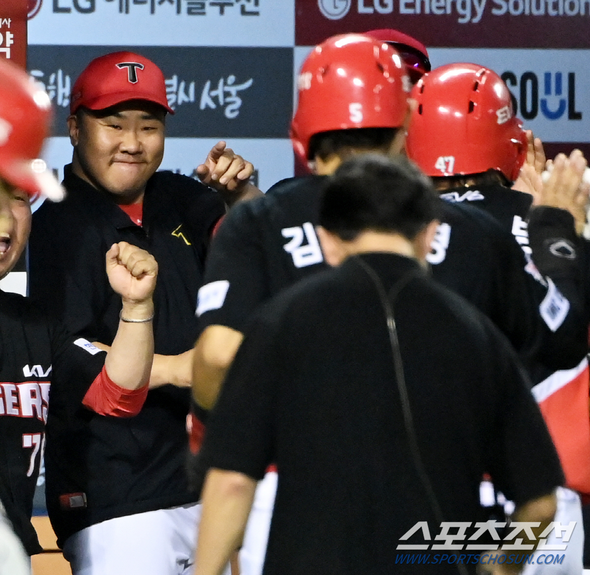 "편하게 쳐. 너 못치면 지면 되니까." 꽃감독 농담에 역전 투런포로 화…
