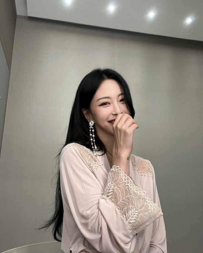 '10살 연하♥' 한예슬 "예쁜 척"이라니...그냥 예쁘게 태어난건데