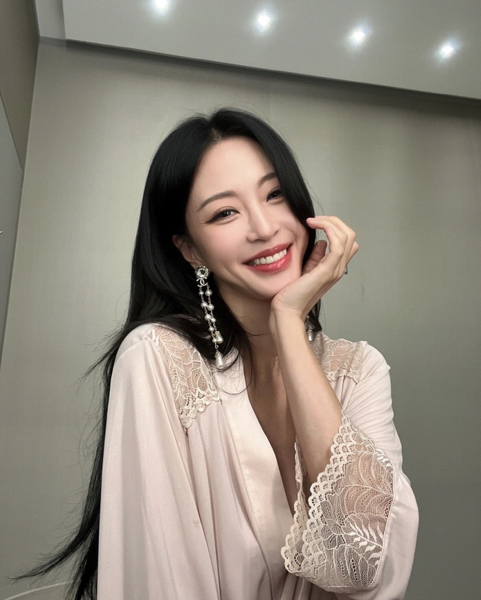 '10살 연하♥' 한예슬 "예쁜 척"이라니...그냥 예쁘게 태어난건데