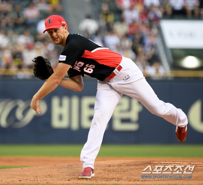 4이닝 패전 위기→역전→108구 쾅! KIA 라우어, LG전 5이닝 1실…