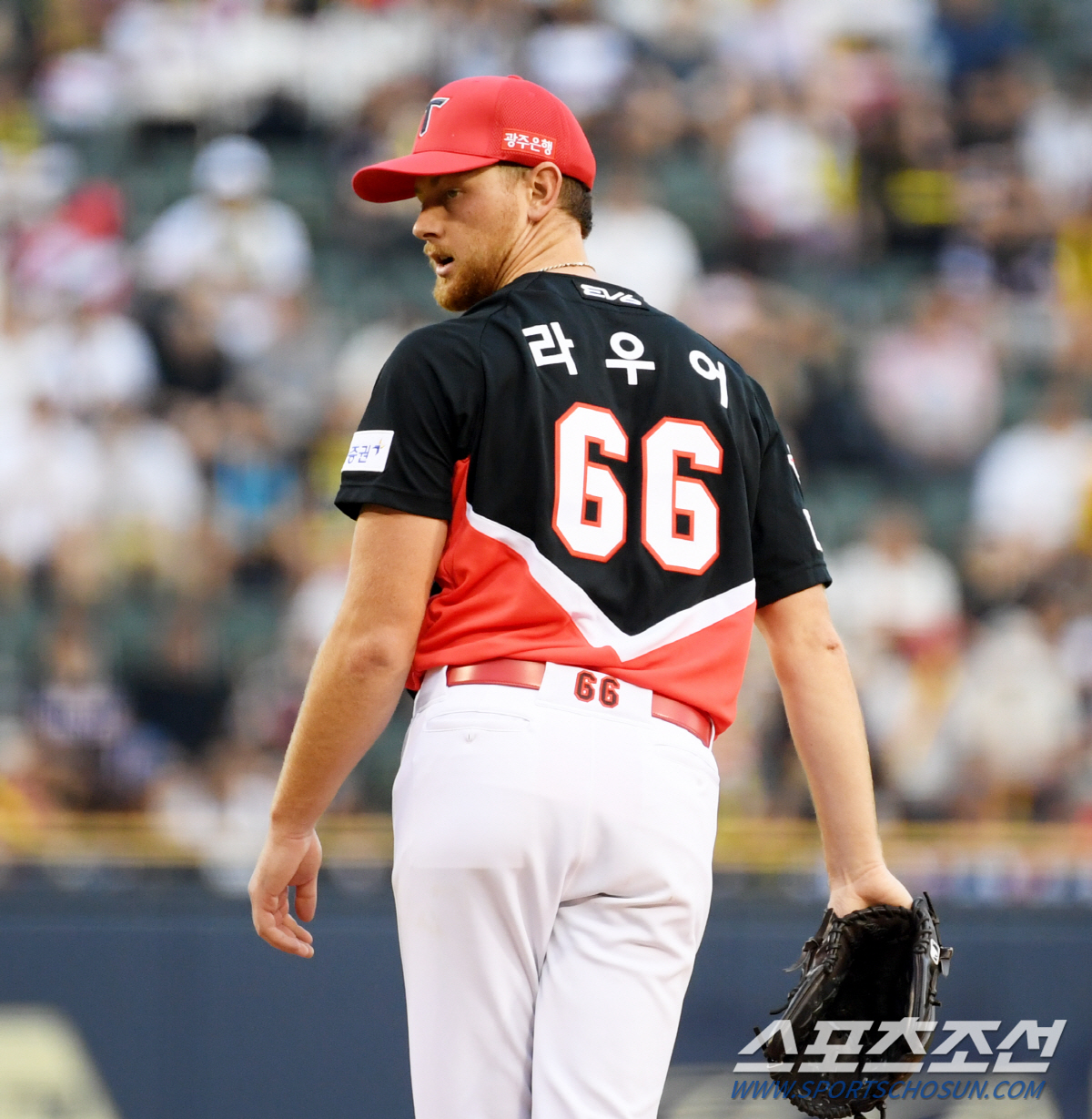 4이닝 패전 위기→역전→108구 쾅! KIA 라우어, LG전 5이닝 1실…