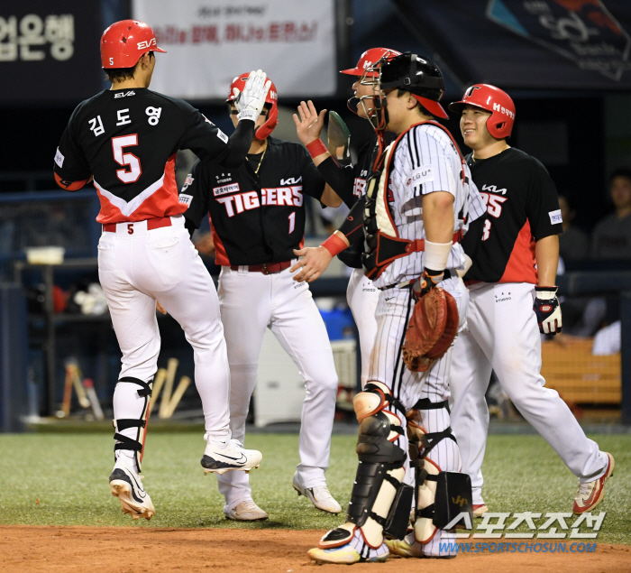 '0:1→2:1→11:1→14:4' 2위는 확실히 팬다! 선두 KIA, …