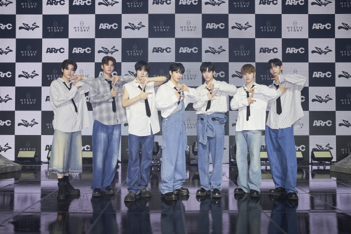 아크 "롤모델은 방탄소년단, 우리도 전세계에 선한 영향력 선사하고파"