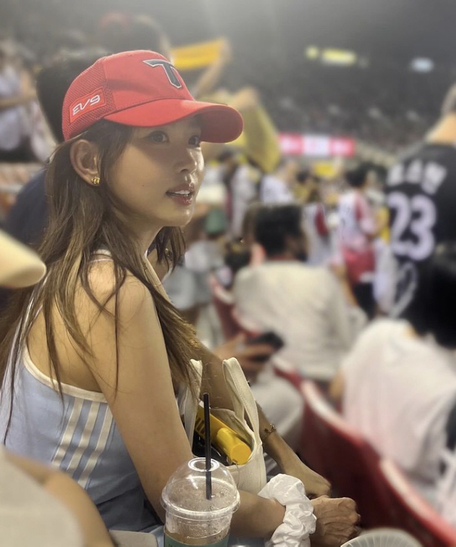45세 강예원, '앞트임 복원' 후 동안美 폭발…대학생인 줄