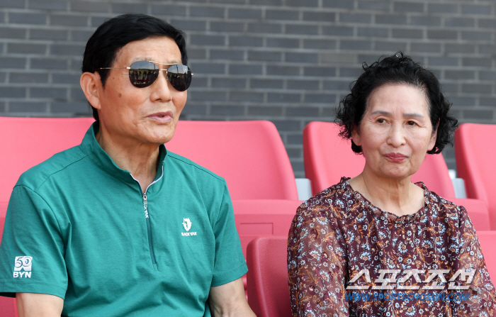 '전설' 양동근 키운 노부부, 이젠 손자의 KBO 데뷔 기도 "지명 받으…