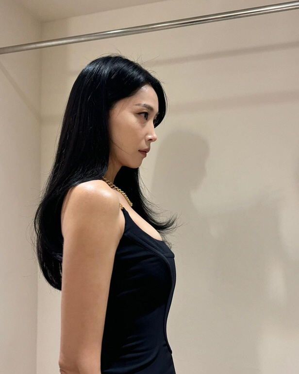오윤아, '공개 연애' 시작하더니 더 예뻐졌네..완벽 드레스 자태