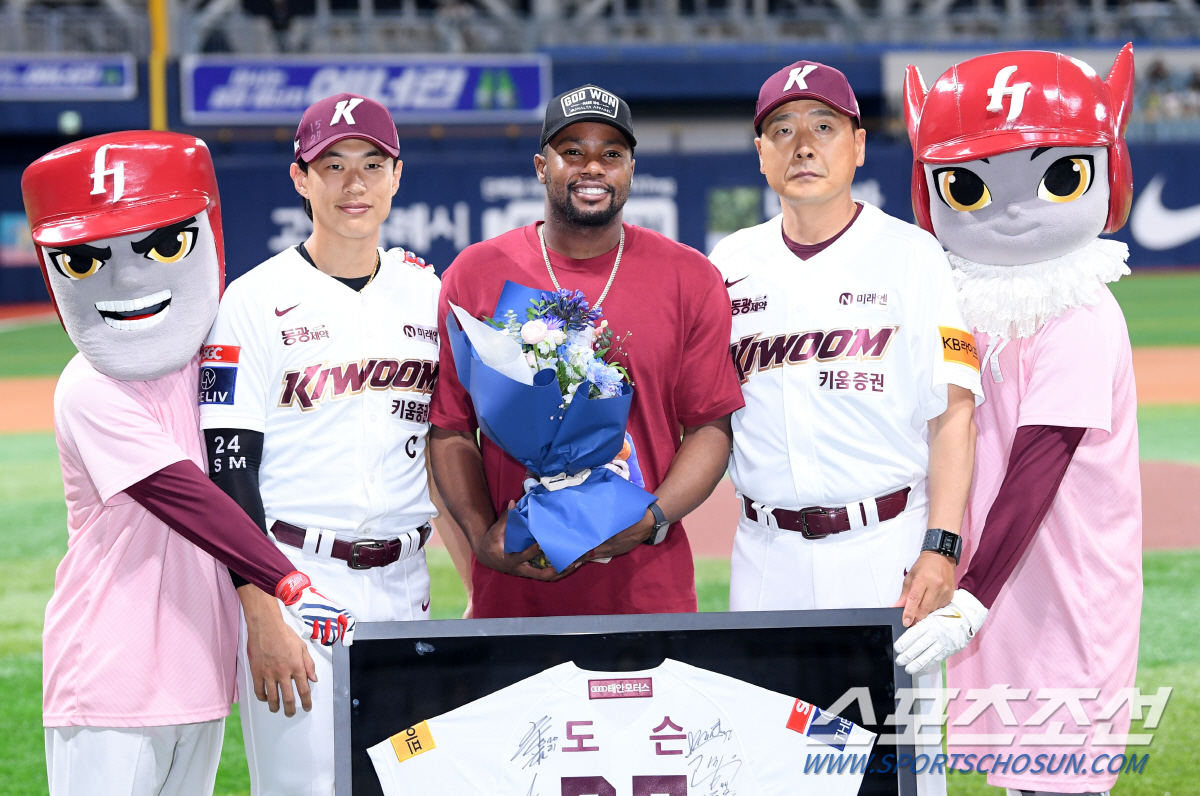 도슨, 결국 무릎 수술 선택했다...홍원기 감독 "외인 타자 없이 시즌 …