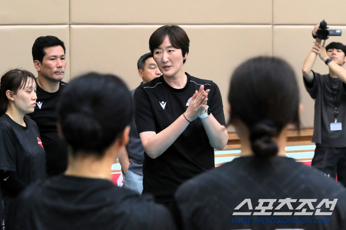 "승리에 대한 갈망이 있다." 일본 가는데 10시간. 그래도 웃으며 첫 …