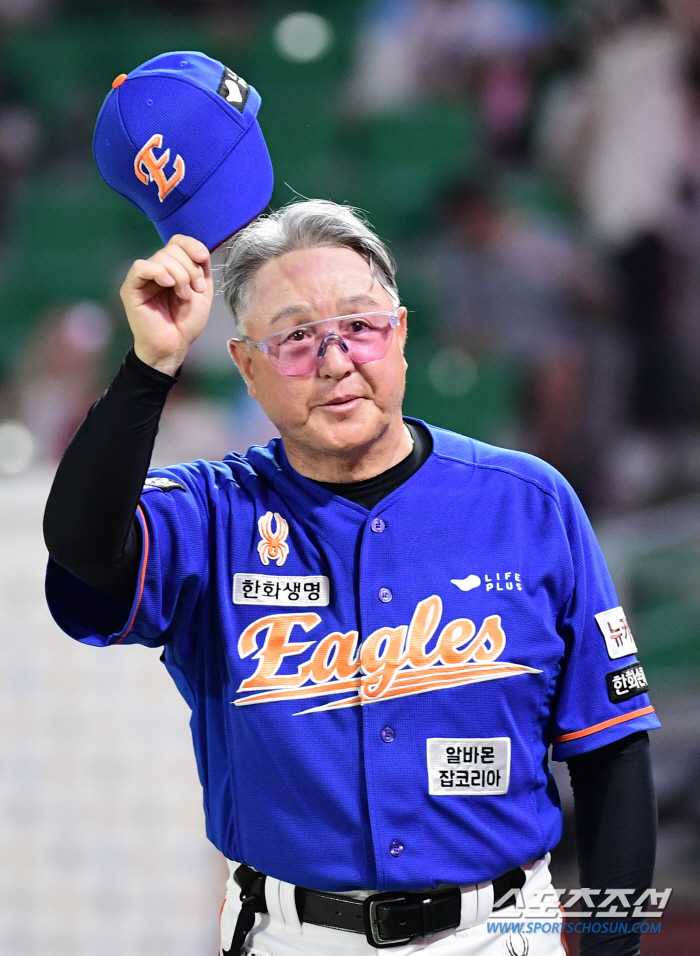 13전 11승! '푸른 한화' 또 이겼다! 김경문 감독 "끝까지 최선 다…