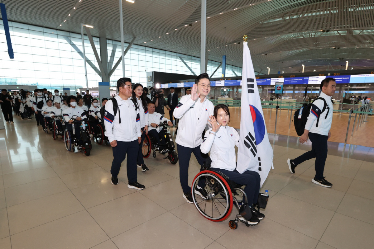 파리패럴림픽 본진 출국! 28일 개막, 대한민국 금메달 5개 등 20위권…