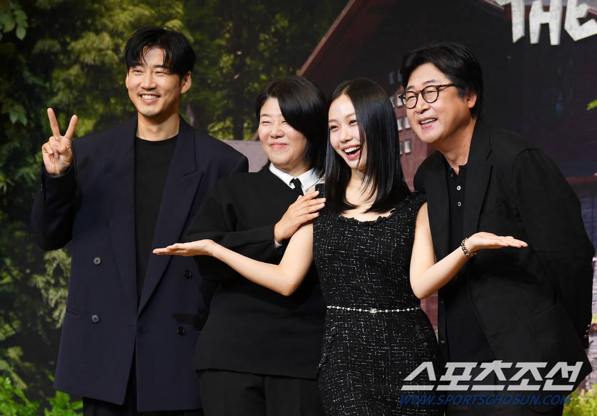 '아무도 없는 숲속에서' 이정은 "작품 위해 점 봤는데, 잘 된다더라"