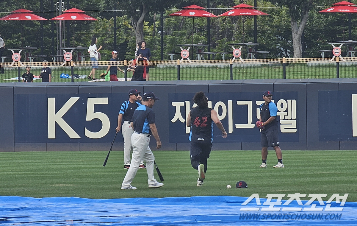 '한증막 속 이리뛰고 저리뛰고' 7년차 포수의 나홀로 개인훈련…지난 아쉬…