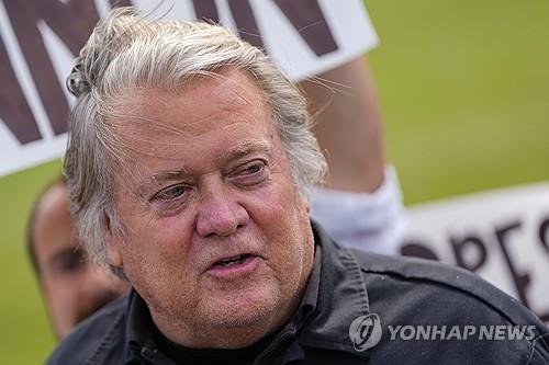 트럼프와 푸틴을 막후에서 움직인 책사…배넌과 두긴