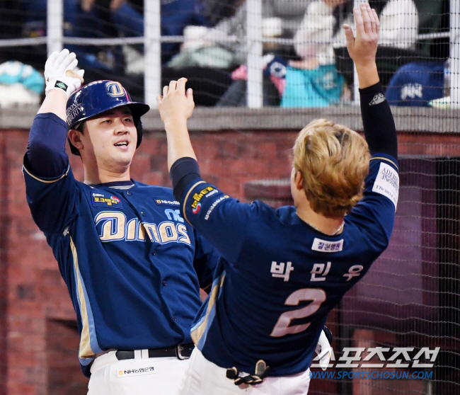 '쐐기 연타석포→찐한 브로맨스' 25세 포수의 집념과 캡틴의 진심, NC…