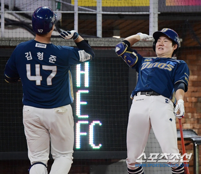 '쐐기 연타석포→찐한 브로맨스' 25세 포수의 집념과 캡틴의 진심, NC…