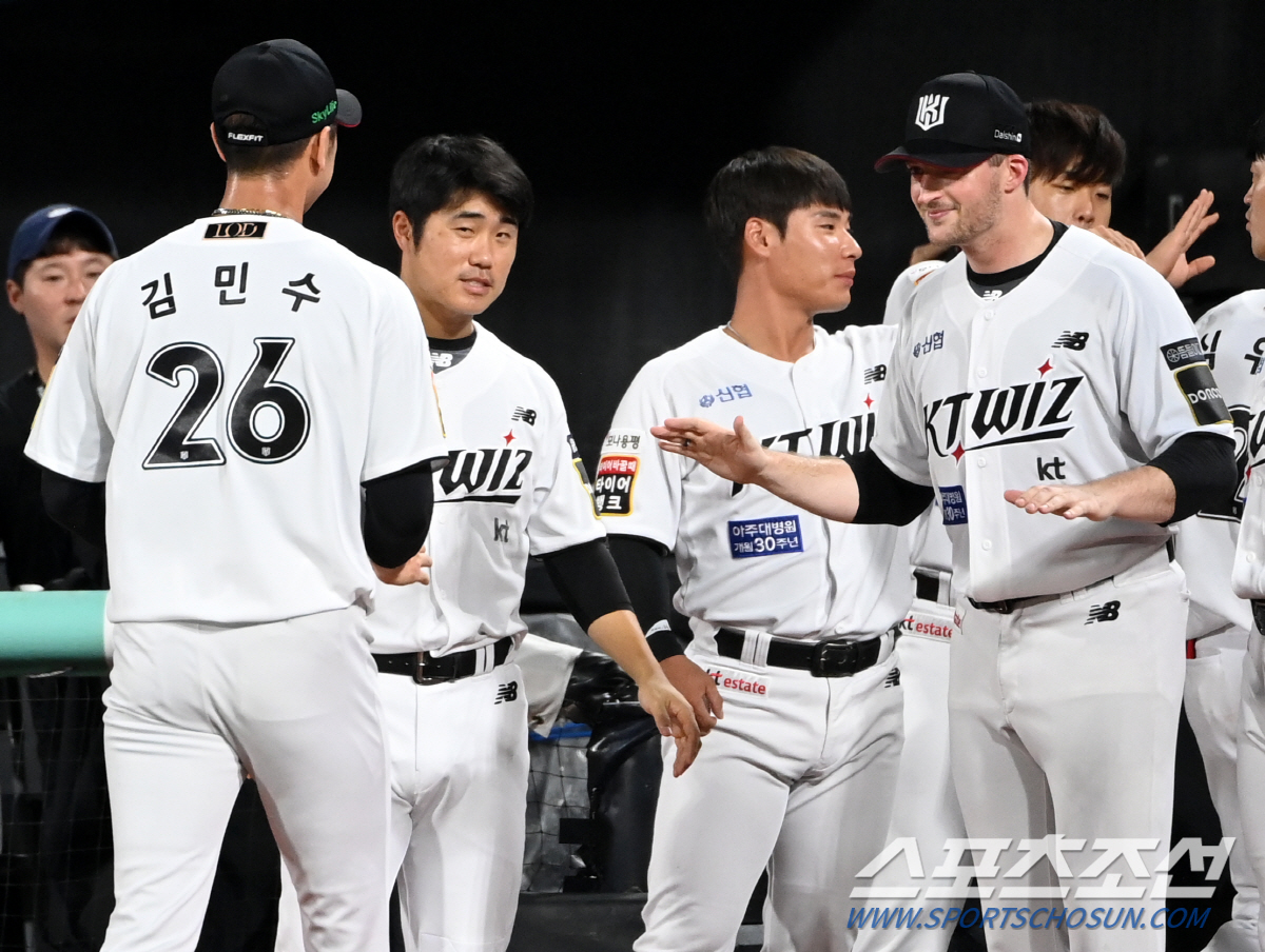 '간절함이 통했다' 조대현 몸 날린 투혼에 호투로 화답한 김민수, 벤자민…