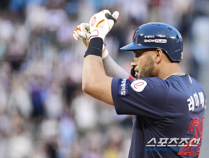 "어떻게 그렇게 잘쳐요?" 타팀 선수도 궁금해한다. MVP 서건창 대기록…