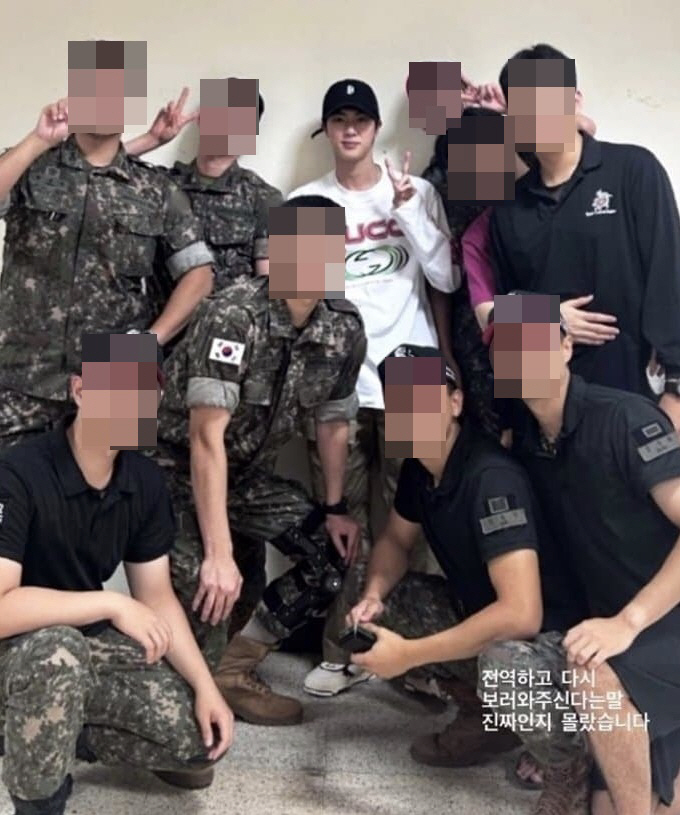 BTS 진, 전역 후 부대 찾아 후임들과 재회 "다시 오겠다는 약속 지켜…