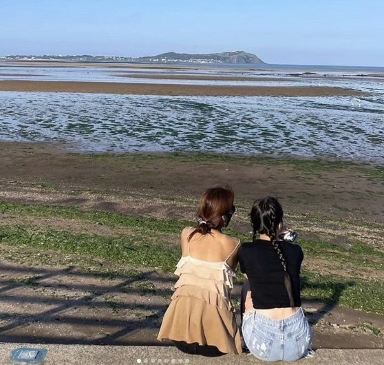 '차인표♥' 신애라, 입양 딸과 떨어져 눈물 "이렇게 멀리는 처음"