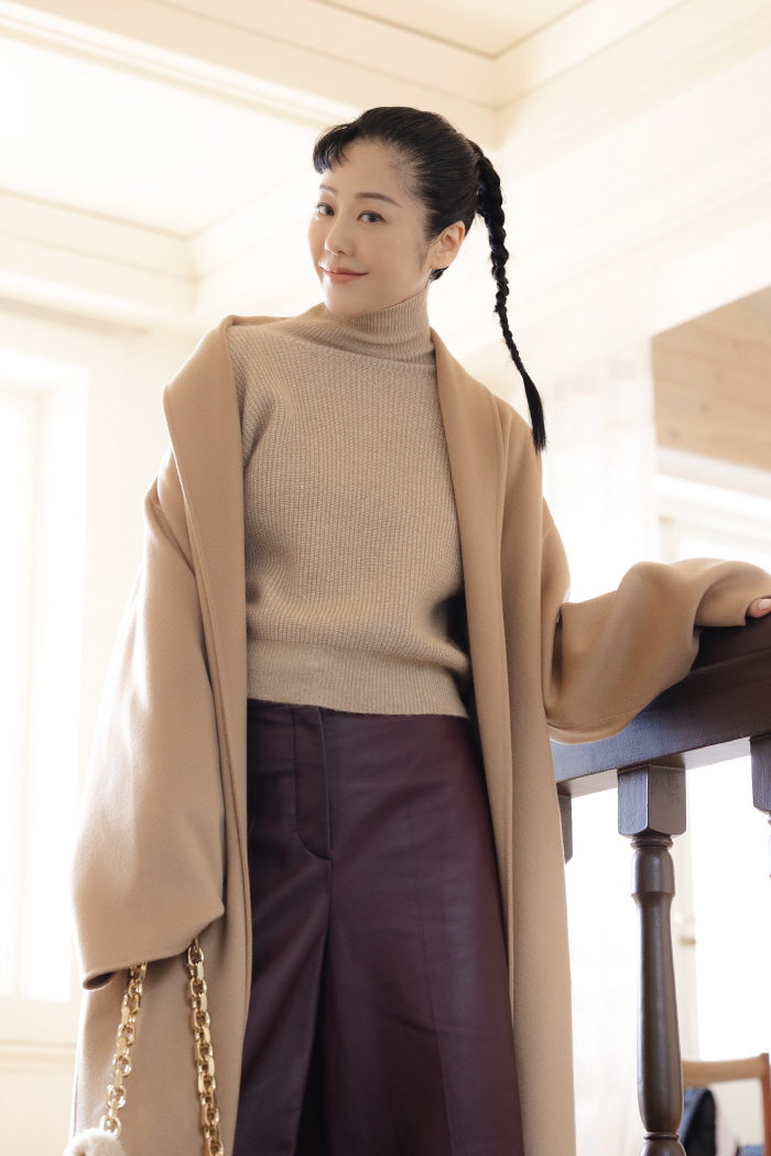 고현정, 비하인드컷도 '독보적 미모'…반쪽 처피뱅마저 소화