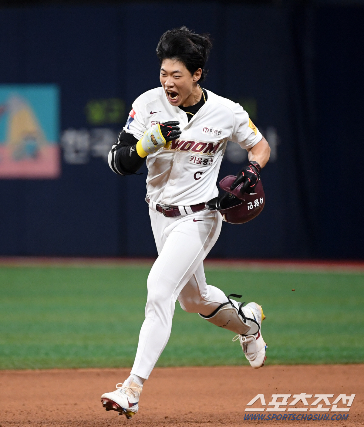 염갈량 향한 고춧가루! '송성문 쐐기포+5타점→김혜성 결승타' 키움, L…