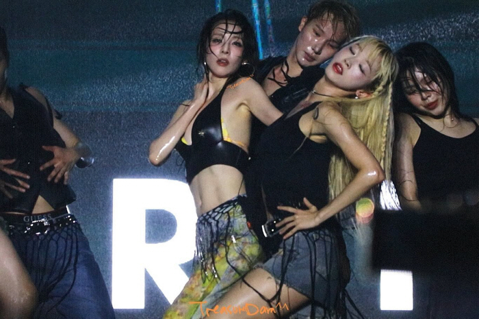 "언니 여며요"…산다라박, 싱가포르 워터밤 과감한 의상에 韓팬들 깜짝