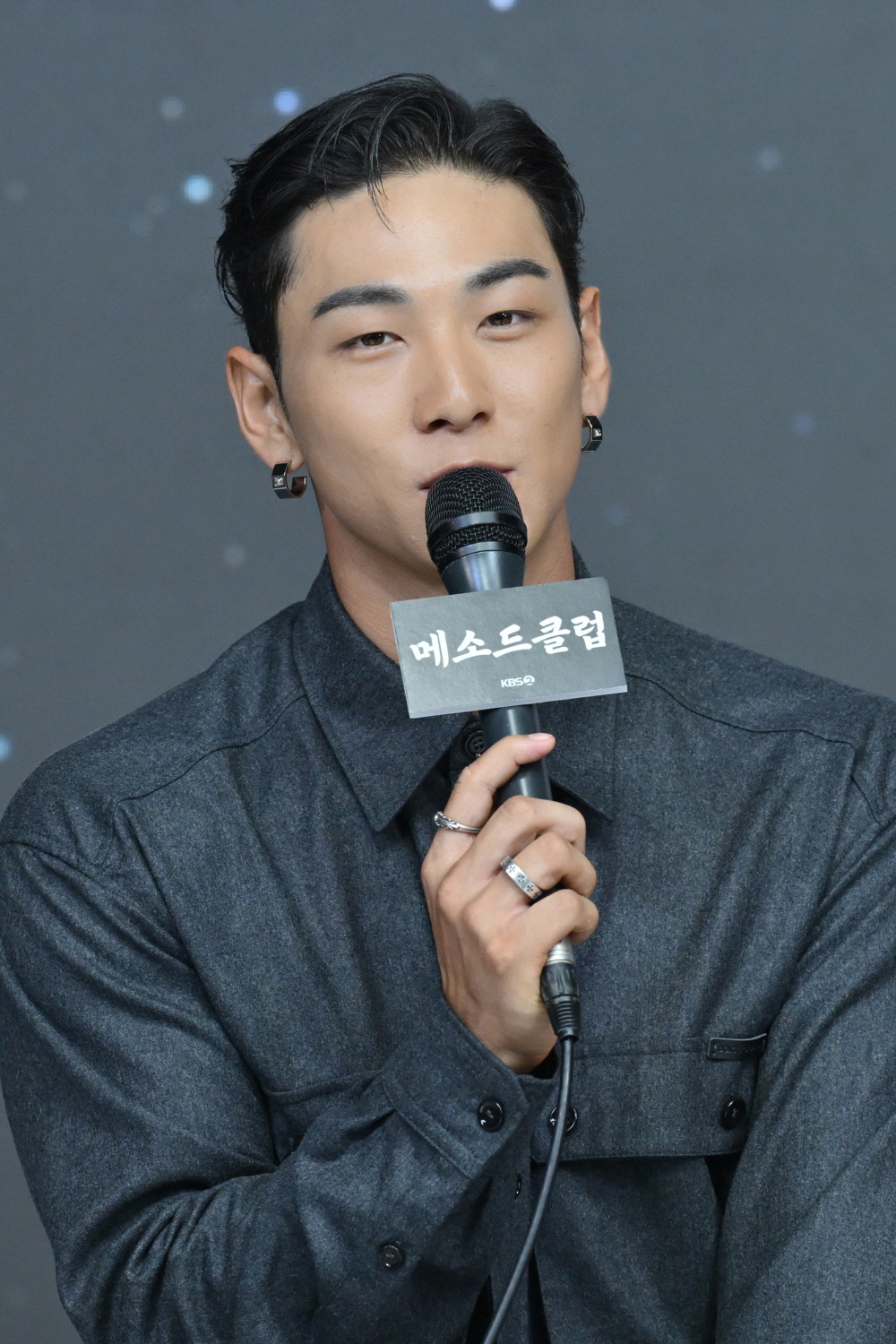 '워터밤 남신' 백호 "첫 방송 후 일 끊길까 두려워, 이렇게 망가져도 …