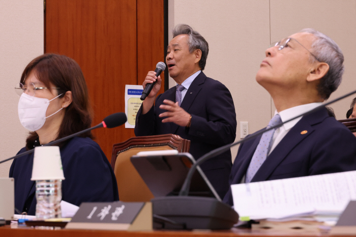 "19세기 협회,21세기 선수" 뜨거웠던 문체위...문체부"9월6일까지 …