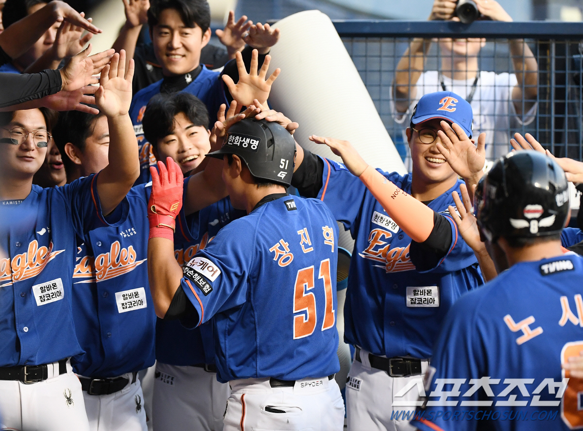 17경기 14승, 푸른 한화는 '승리 부적' 부산에도 입고갔다..."징크…