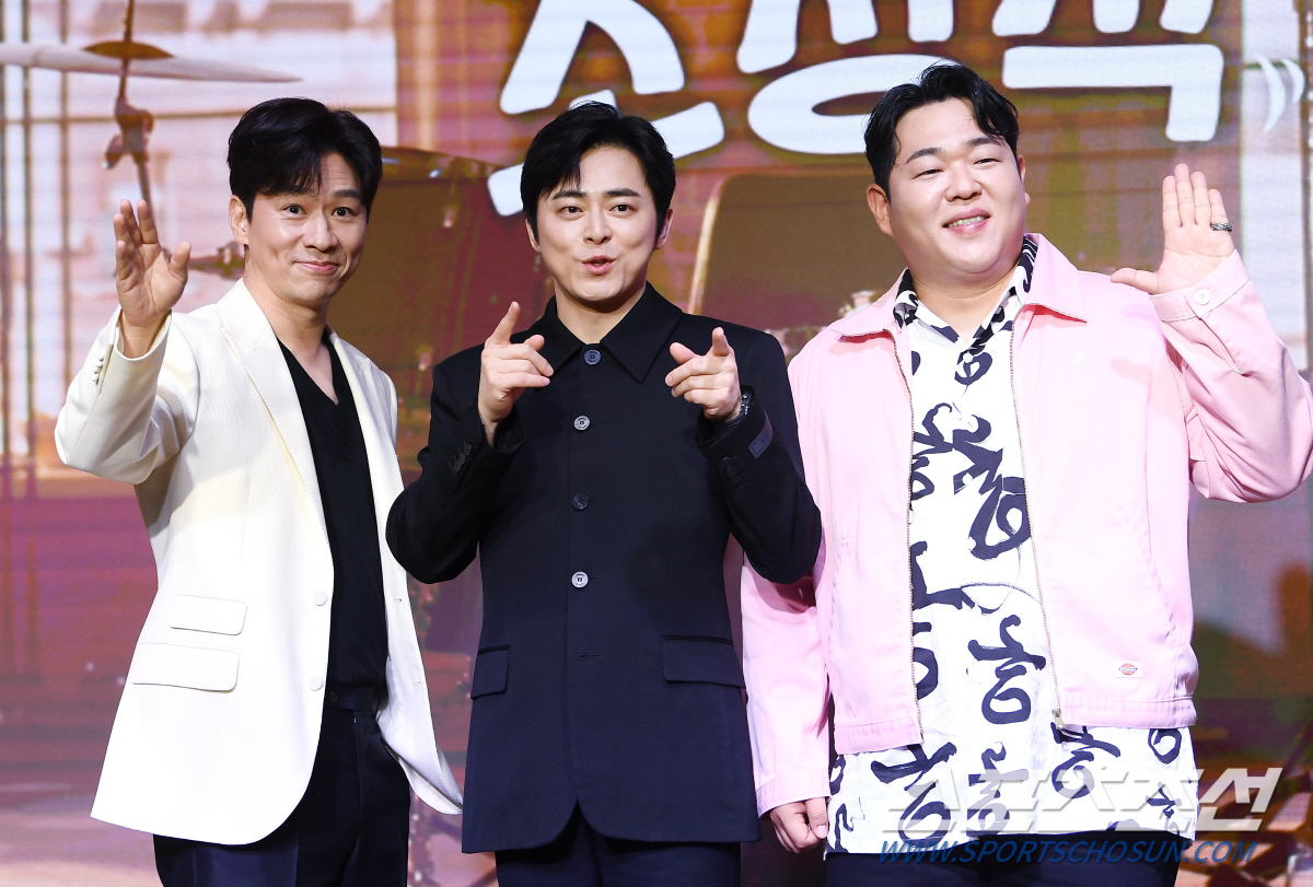 [포토] 기획사 정상훈 대표와 신인가수 조정석, 그리고 홍보직원 문상훈