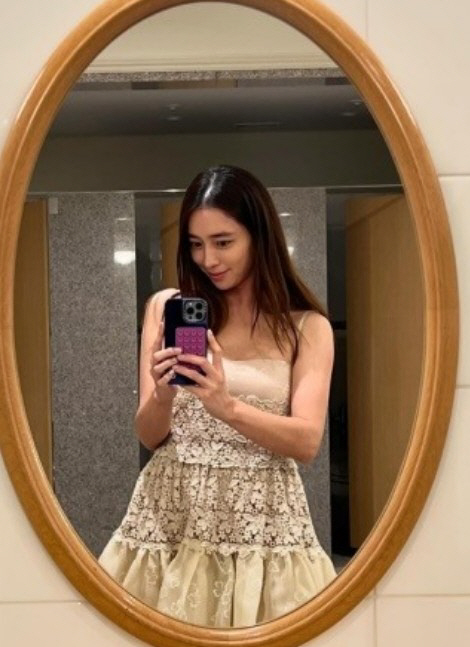 [SCin스타] 넘사 비주얼 자랑한 이민정 '♥이병헌' 반할 만해