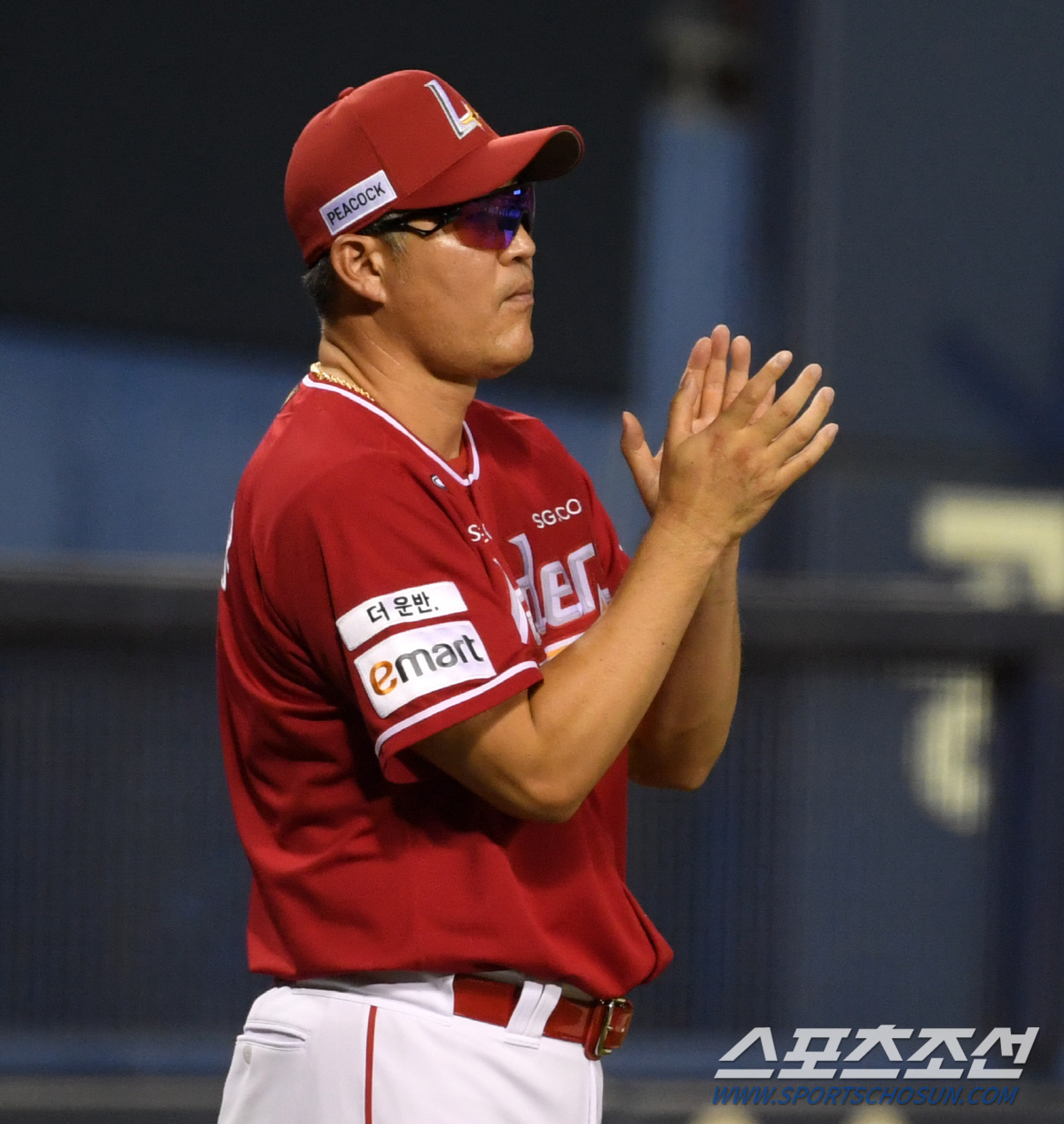 5강행 불씨 살린 2연패 뒤 1승, SSG 이숭용 감독 "베테랑이 뭉쳐 …