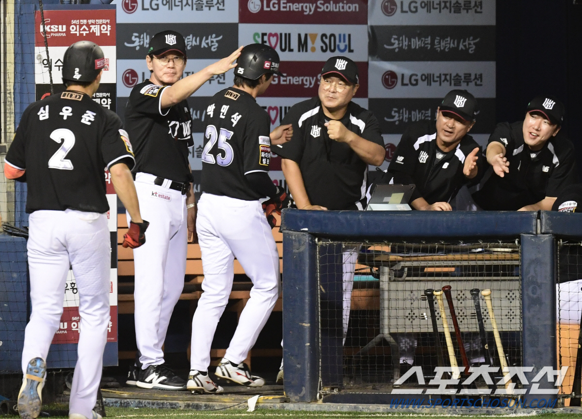 '8회 역전 3타점 2루타→9회 슈퍼캐치' 돌아온 MVP "글러브에 공보…
