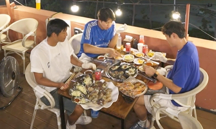 '나혼산' 컴백 오상욱, 185㎝ 훈남 형+남동생 공개 "대식가 삼형제"…