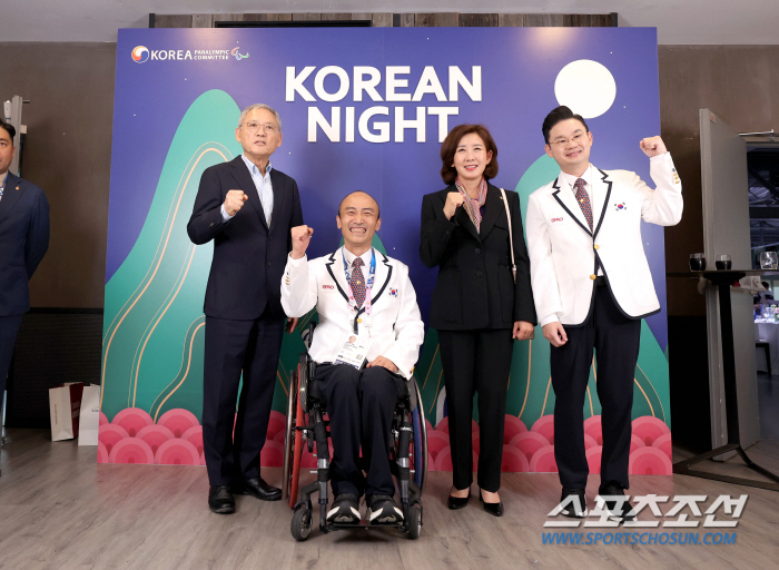 '패럴림픽 찐팬'유인촌 장관X나경원 의원 파리패럴림픽 '한국의 밤' 참석…