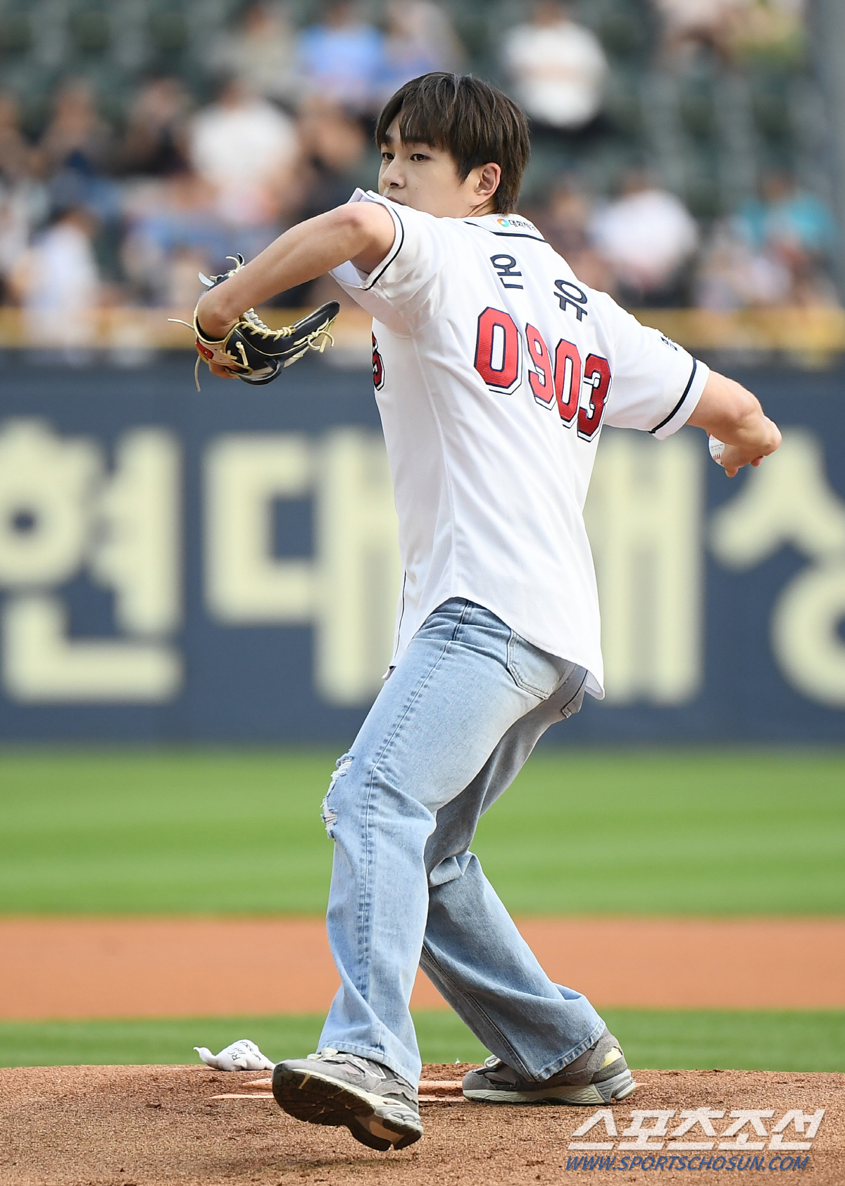 [포토] 샤이니 온유의 멋진 시구