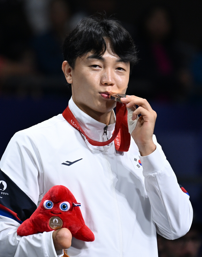 [파리패럴림픽] "2028 LA대회도 도전!" 부상투혼으로 銅 따낸 주정…