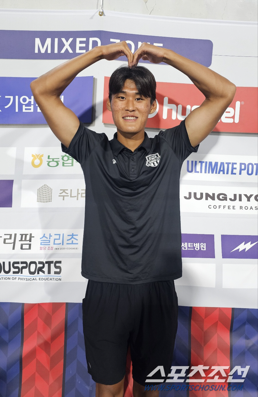 '데뷔전-데뷔골' 수엡 18세FW 하정우"배우 하정우 넘어서야죠!"[진심…