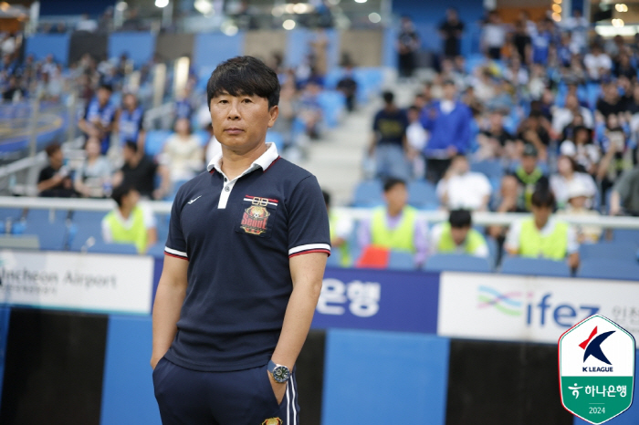 [현장인터뷰]연승 끊긴 김기동 감독, 전북 원정 무승부에도 버럭 "화가 …