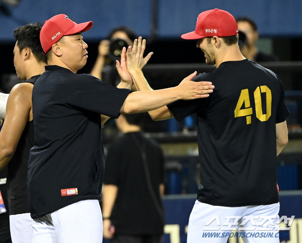 "빨리 돌아와!" KIA 더그아웃에 걸린 그 이름, 이것이 V12 향한 …