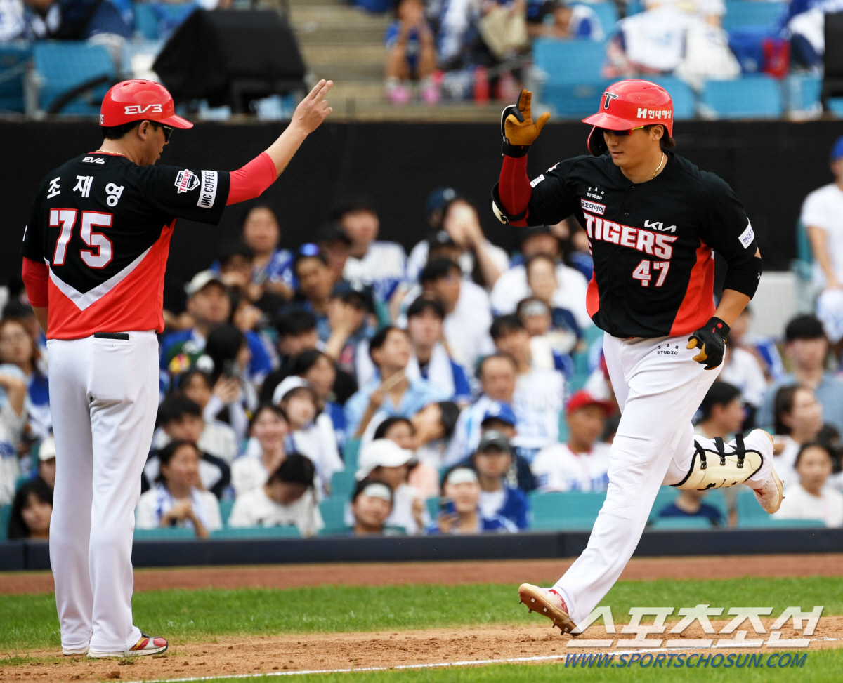 "빨리 돌아와!" KIA 더그아웃에 걸린 그 이름, 이것이 V12 향한 …