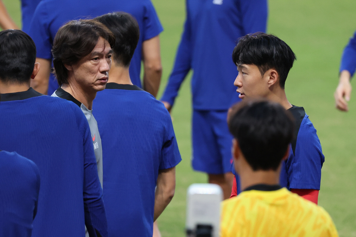 "막내에서 캡틴으로" 홍명보 감독, 손흥민과 10년 만의 그라운드 재회……