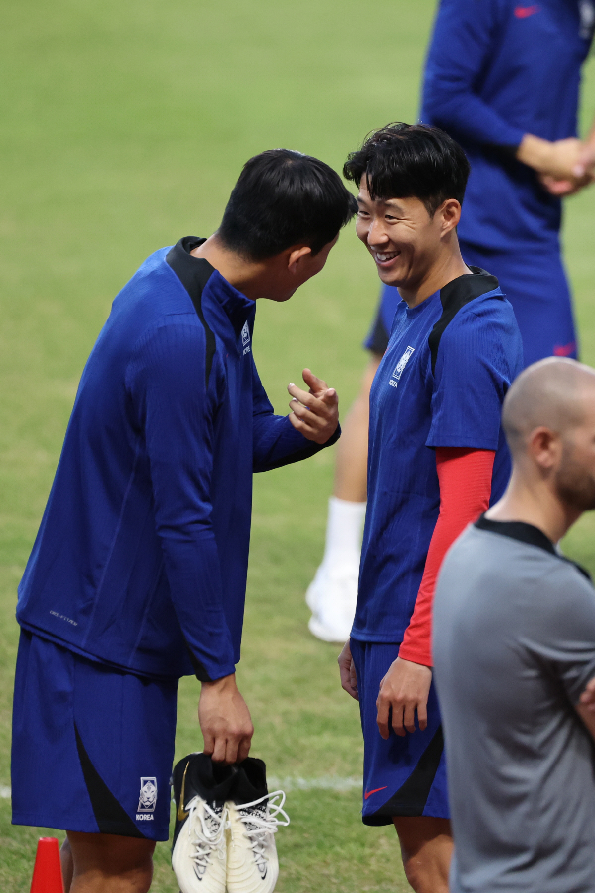 "막내에서 캡틴으로" 홍명보 감독, 손흥민과 10년 만의 그라운드 재회……