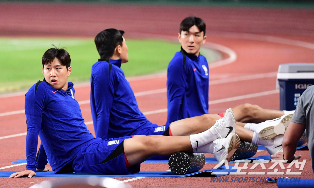 "막내에서 캡틴으로" 홍명보 감독, 손흥민과 10년 만의 그라운드 재회……