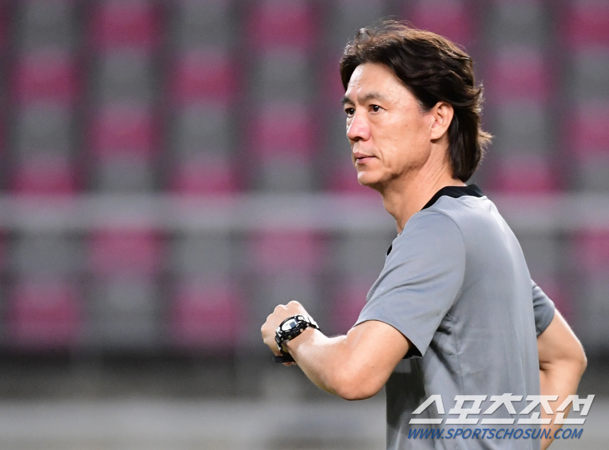 "막내에서 캡틴으로" 홍명보 감독, 손흥민과 10년 만의 그라운드 재회……